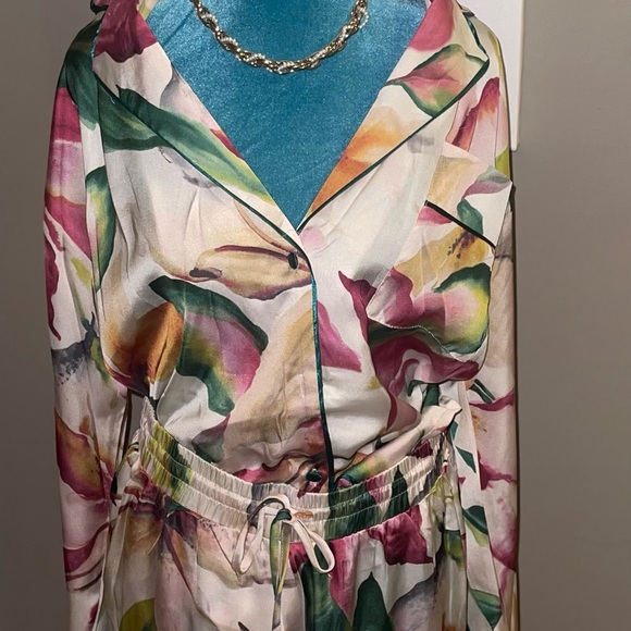 Floral Satin like vacation pant Set - Picture 2 of 7